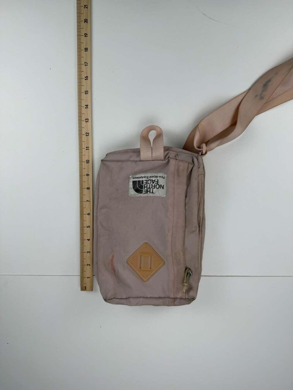 The North Face Berkeley Field Bag Crossbody Shoulder Bag Pink NF0A52WA